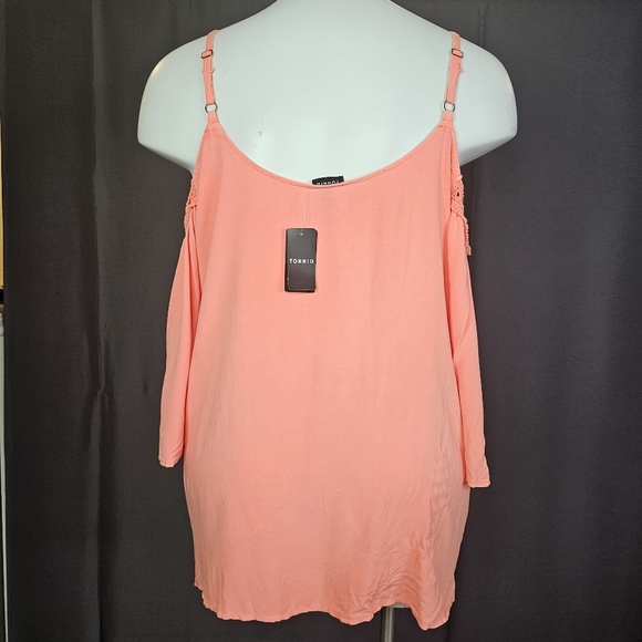TORRID SIZE 2X FUSION CORAL CHALLIS CROCHET TRIM COLD LACE - UP SHOULDER - Picture 6 of 7